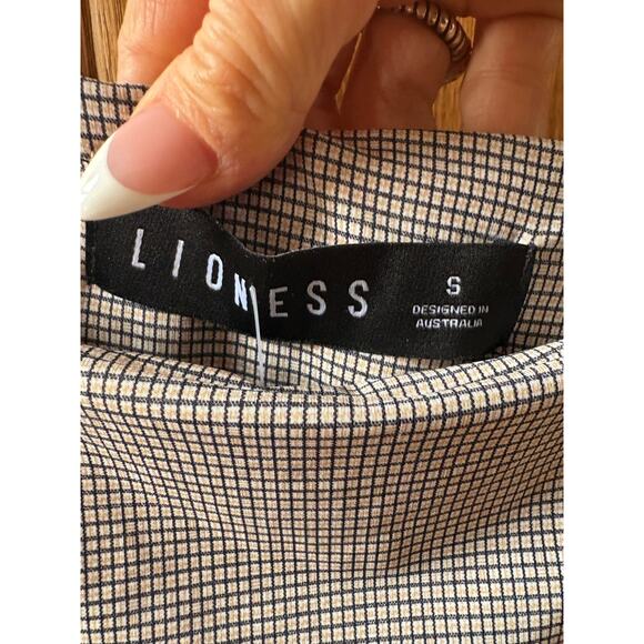 NWT Lioness dollhouse asymmetrical top Small - Picture 5 of 6